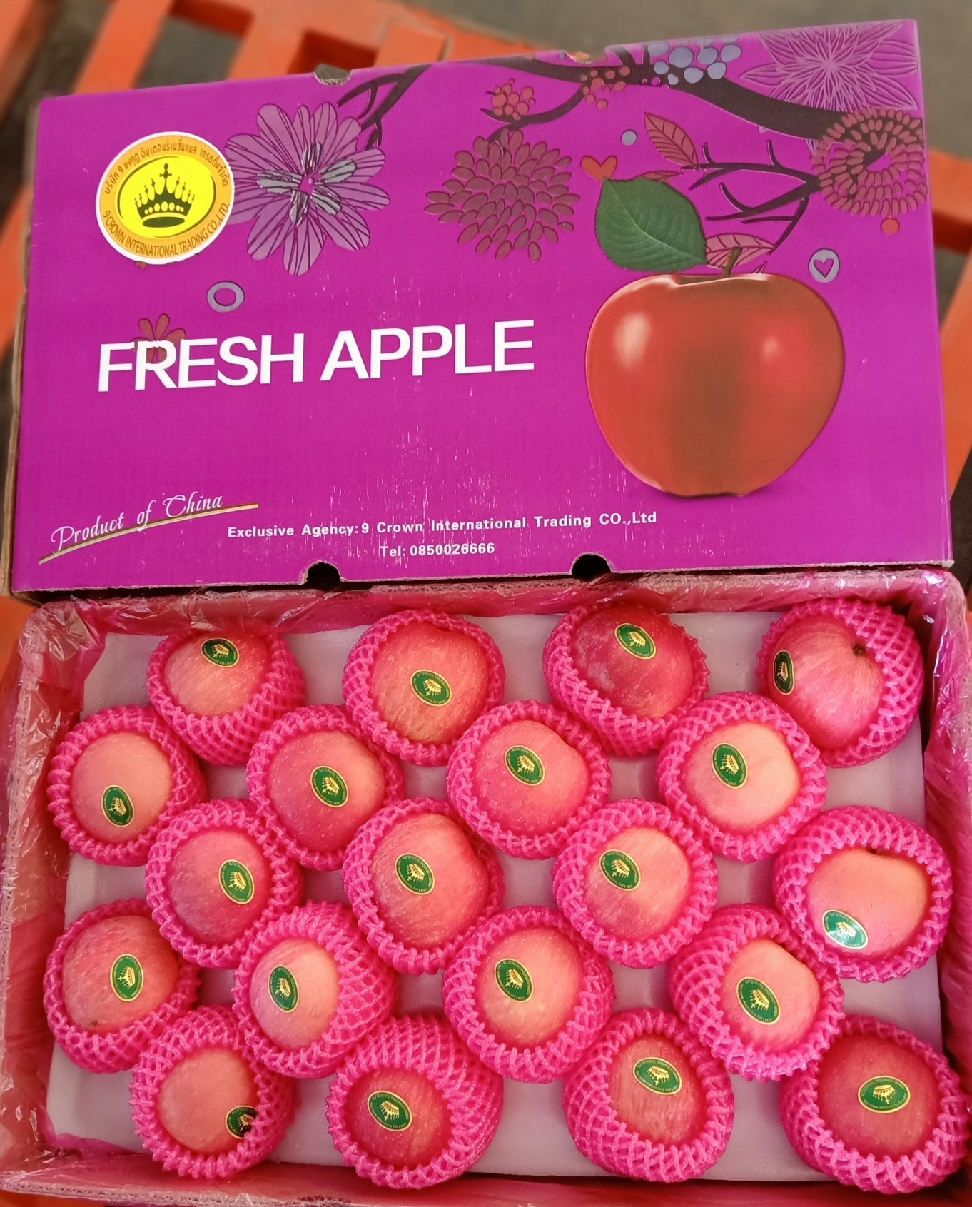 1. แอปเปิลฟูจิ (Fuji Apples) กล่องม่วง
